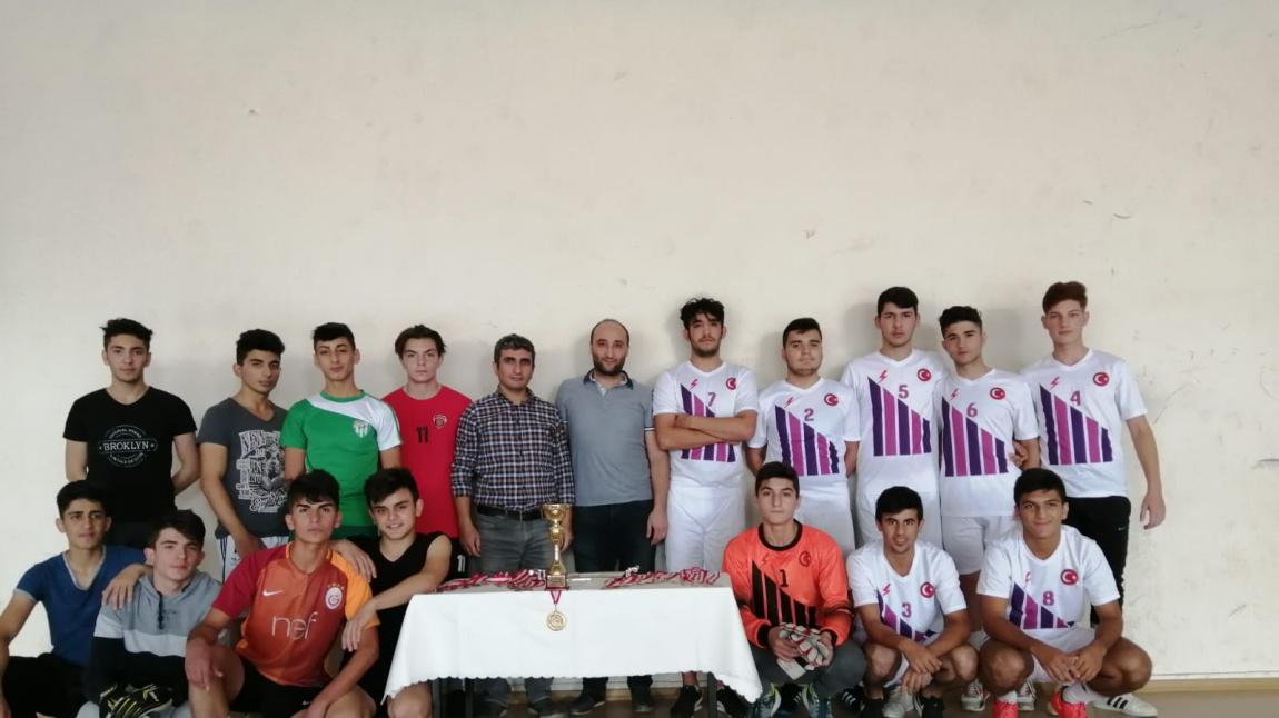 Bölümler Arası Futsal Turnuvasını Dostluk Kazandı.